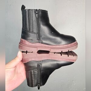 Black Leather Ankle Boots with Contrast Sole